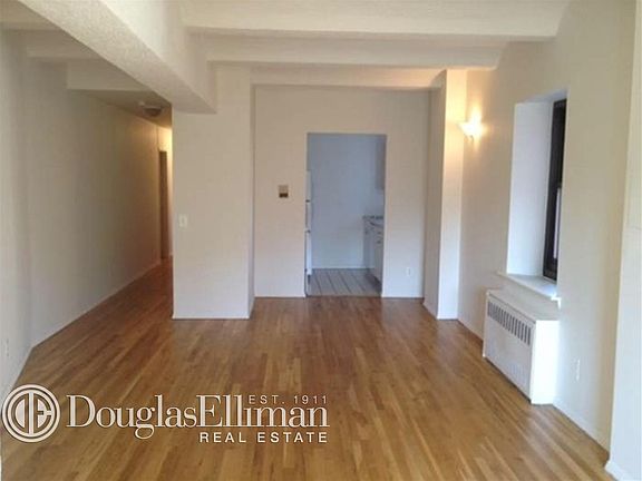 3rd image of 690 Greenwich St APT 5d