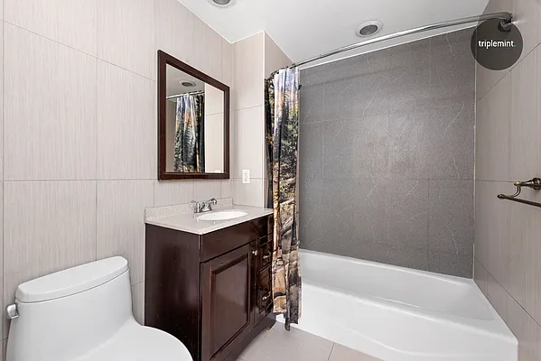 Sold by Triplemint | media 27