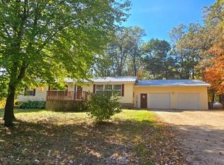 N7069 Cozy Oaks Cir, Shawano, WI 54166