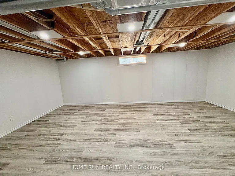 52 Collington St — Photo 35