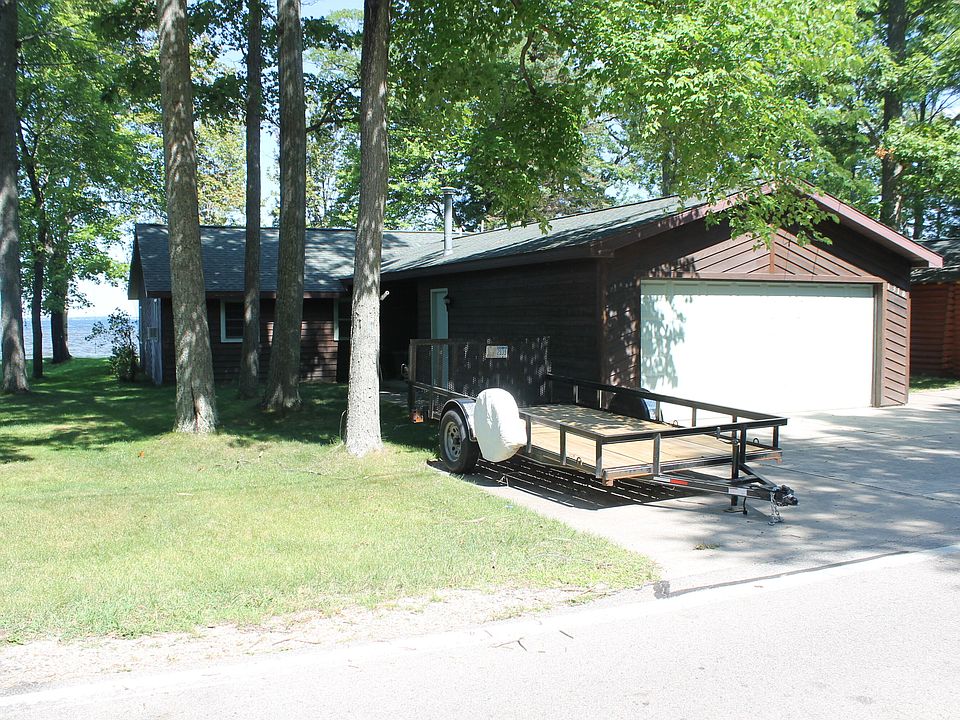 1st image of 1318 Iroquois Ave