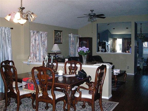 4th image of 826 Mulder Dr