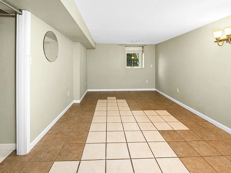 315 N 14th Ave E #1 — Photo 17