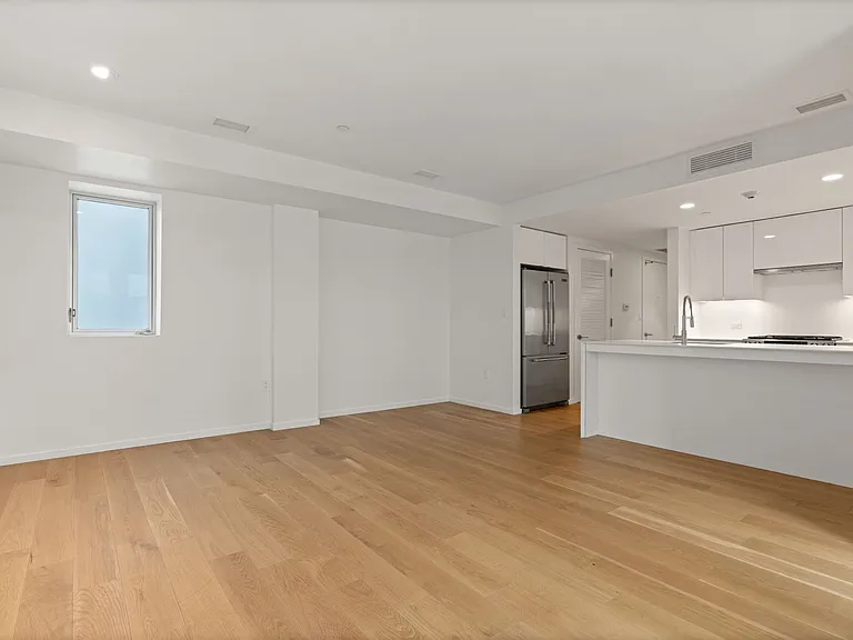 50-504 W Broadway #499 — Photo 21