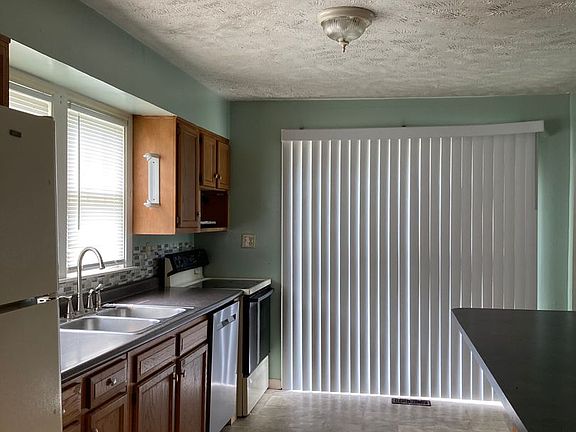 3rd image of 1307 S Meeker Ave