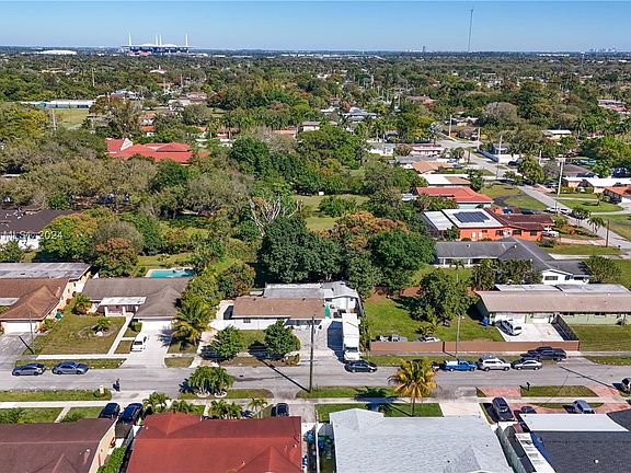 5th image of 1825 NW 172nd Ter