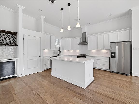 5th image of 2714 Nagle St