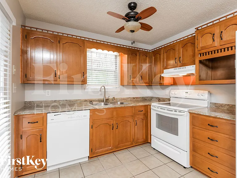 682 Brandy Dr — Photo 6