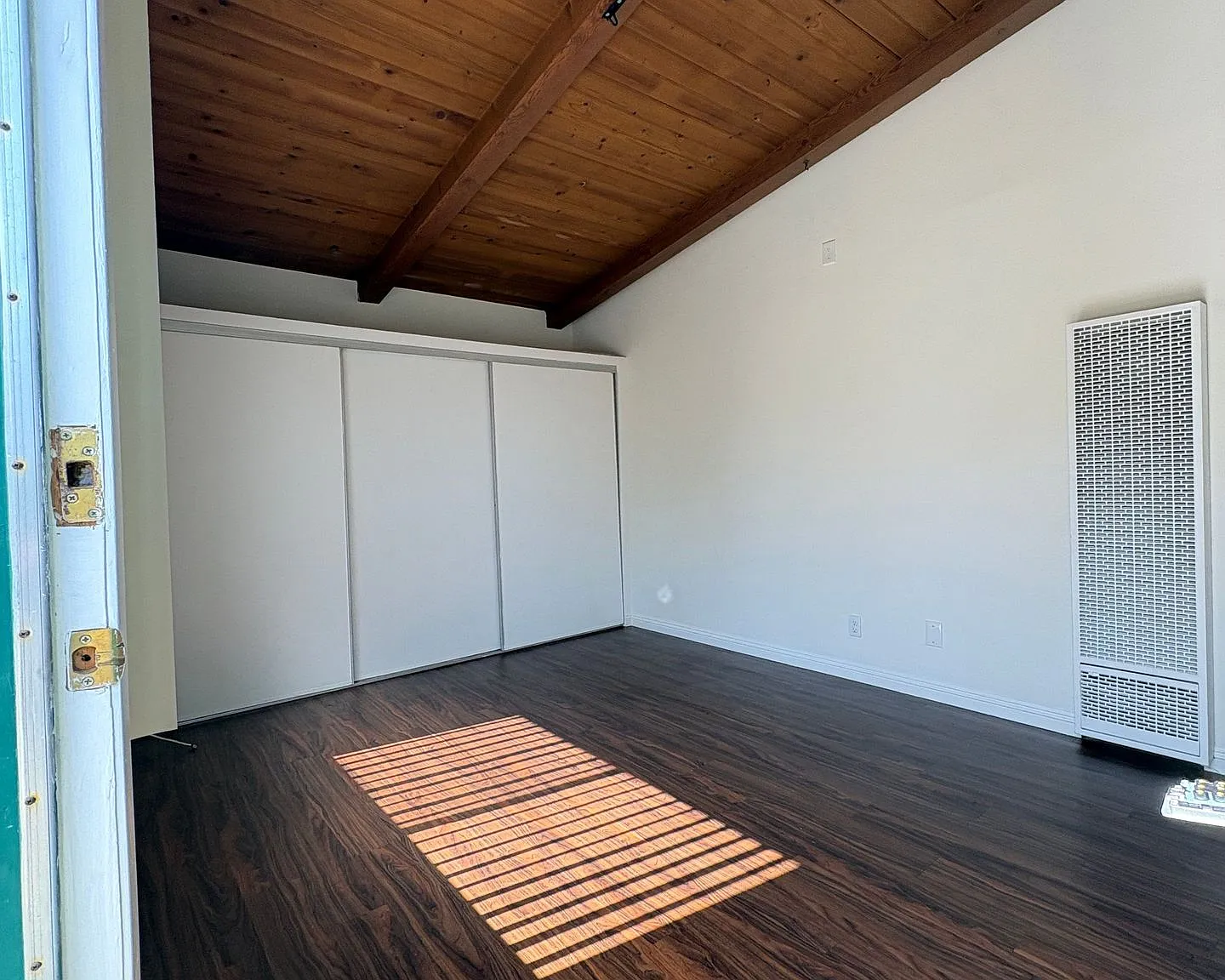 Deauville Apartments — Photo 3