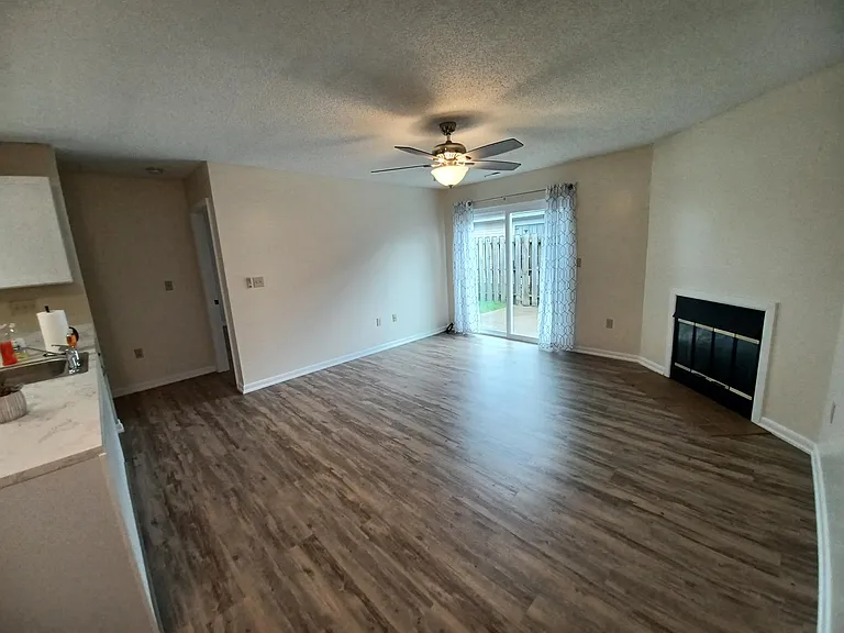 582 Moull St — Photo 16