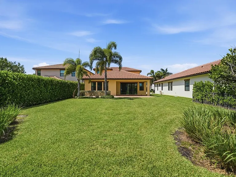 11760 Bayview Cir — Photo 13