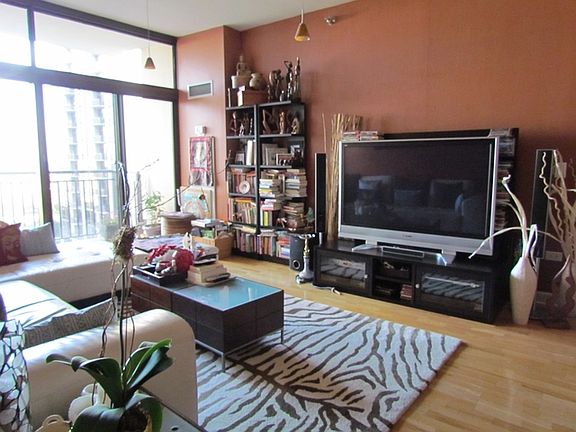2nd image of 1322 S Prairie Ave Unit 1208