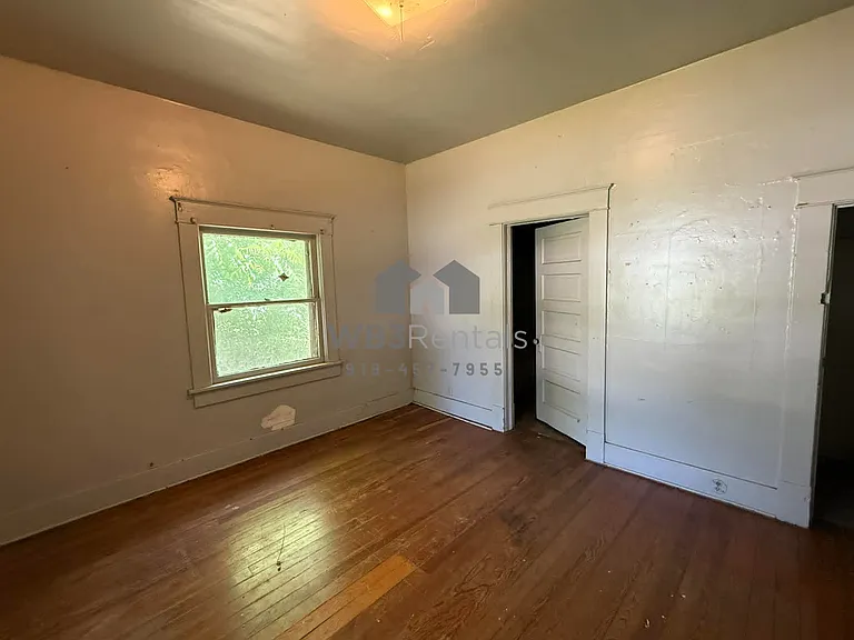 715 Fredonia St — Photo 10