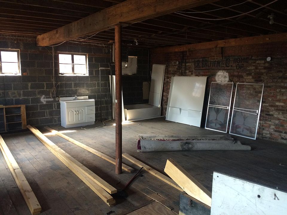 2nd image of 205 Union St