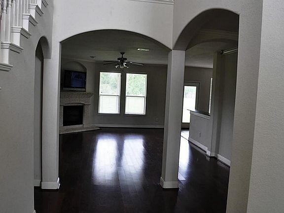 4th image of 5119 Majestic Dr