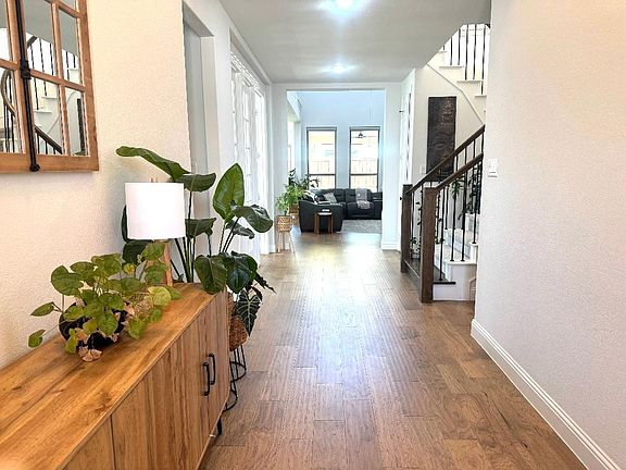 3rd image of 2500 Silver Leaf Cir