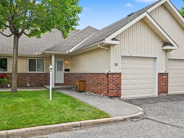 18 Daphne Cres, Ottawa, ON K2S 1Y1