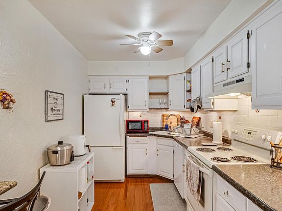 5th image of 1226 E Decorah ROAD