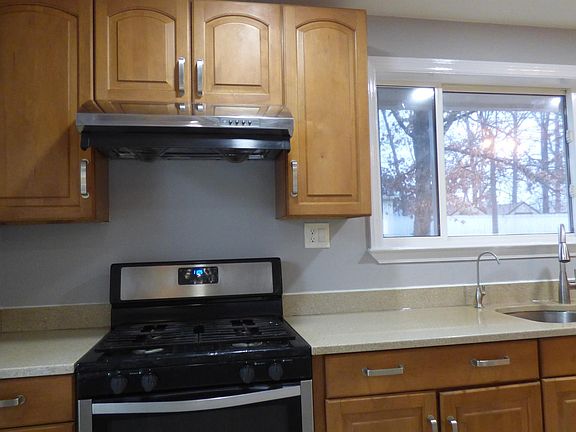 5th image of 5611 Hershey Ln