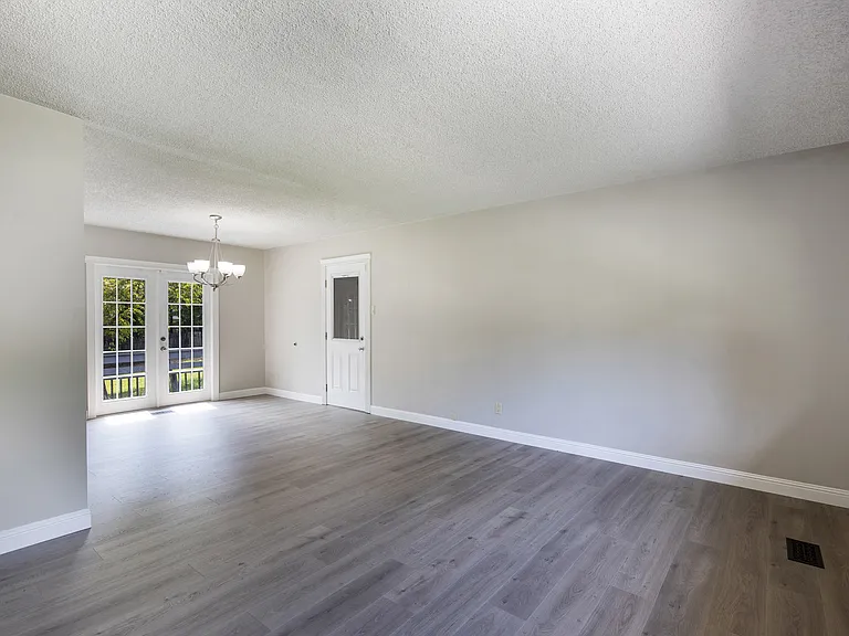 1505 Aldenwood Ln — Photo 9