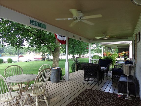 3rd image of 1386 N Santee Dr
