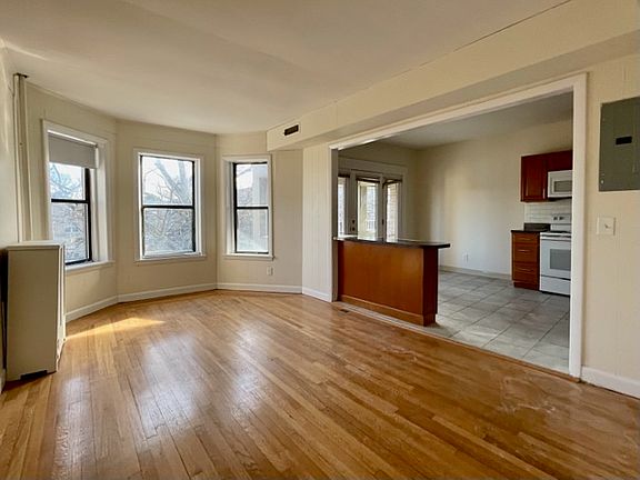 5th image of 1137 Commonwealth Ave #17