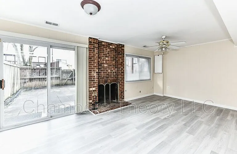 8088 Edinburgh Dr — Photo 31