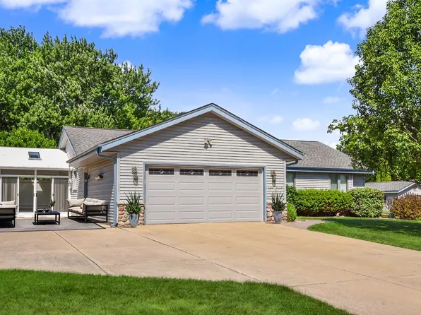 W236N7179 Meadow LANE, Sussex, WI 53089