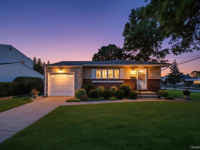 7 Montana Street, Hicksville, NY, 11801