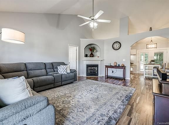 4th image of 729 Painted Lady Ct