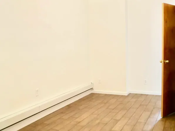 110 Graham Avenue image 7 of 18