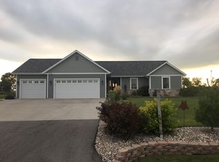 N5914 Wild West Ln, Fond Du Lac, WI 54937