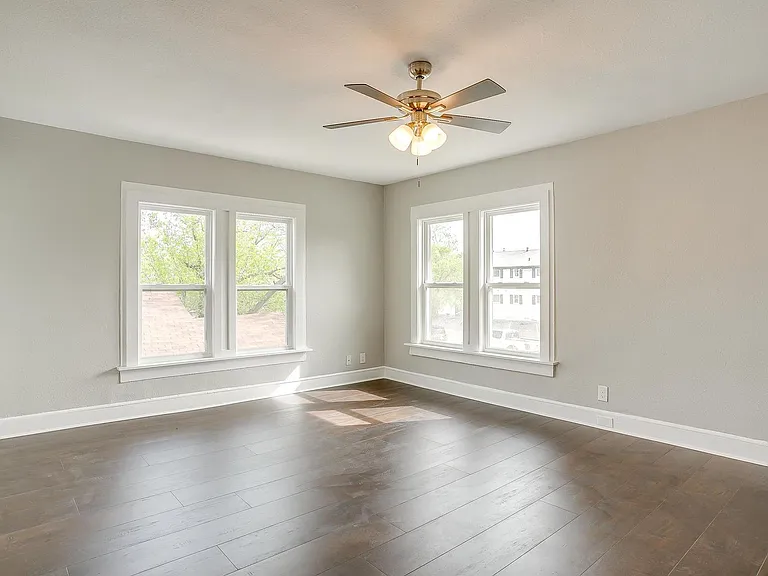 2932 Travis Ave — Photo 12