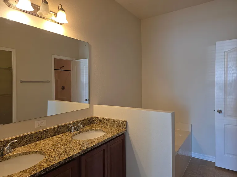 311 Rambling Cir — Photo 15