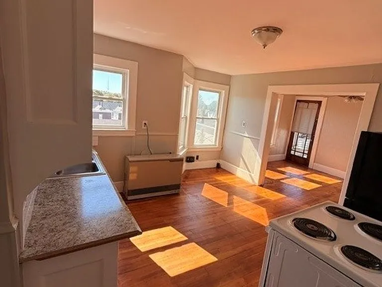 66 Green St — Photo 35