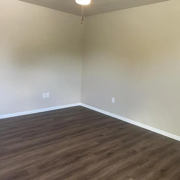 512 Raymond St — Photo 25