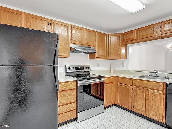2nd image of 1227 Brice Sq