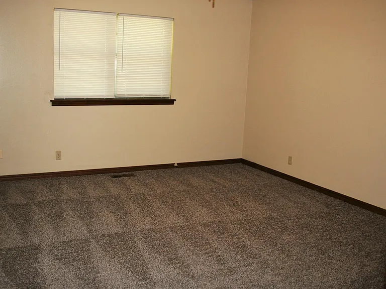 4019 Coventry Ln — Photo 12