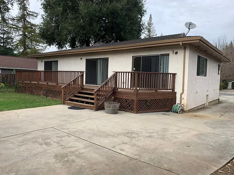 752 Edge Ln — Photo 29