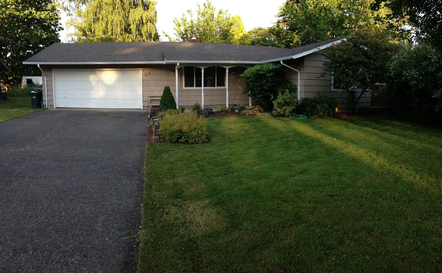 2559 Hastings St photo 1
