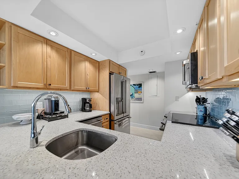 218 NE Edgewater Dr — Photo 24