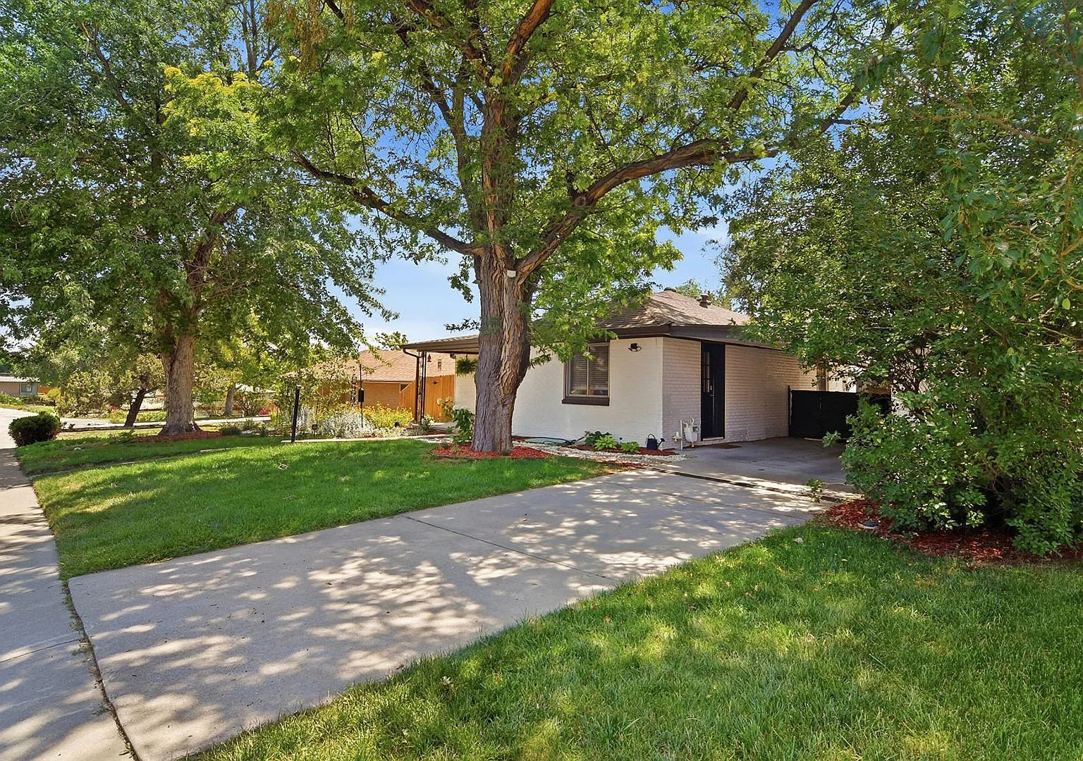 Remodeled 4-bed, 2-bath classic ranch with modern floor plan near Olde Town Arvada! — Photo 2