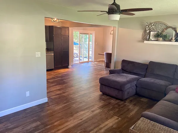 1025 Barger Dr, Mt Zion, IL 62549