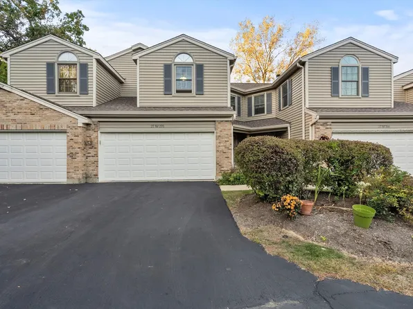 27W270 Jefferson Ct #270, Winfield, IL 60190