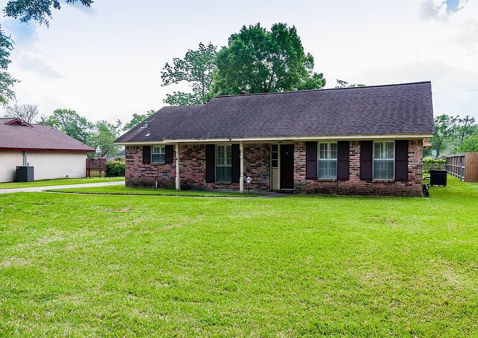 1st image of 102 Red Bud Ln