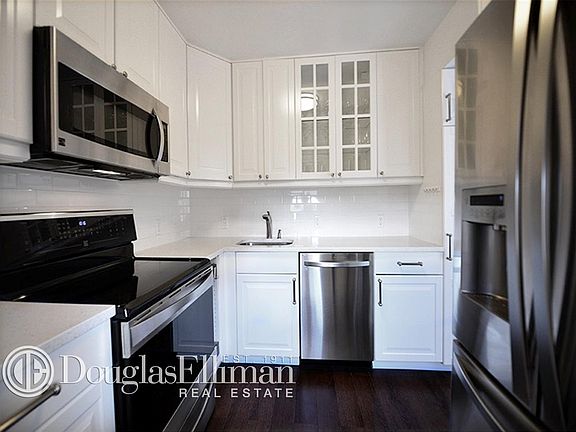 4th image of 3101 N Country Club Dr APT 612