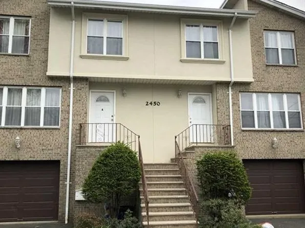 2450 7th St, Fort Lee, NJ 07024