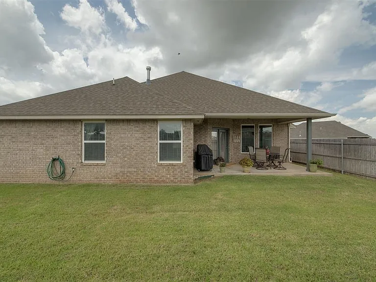 18500 Summer Grove Ave — Photo 27