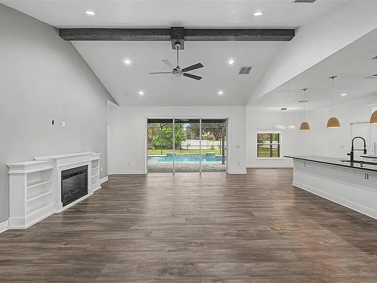 606 Royal Crest Dr — Photo 17
