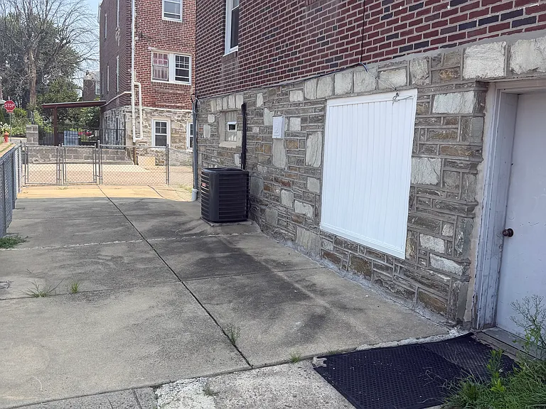 4301 Chippendale Ave — Photo 11